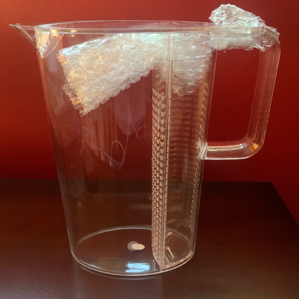 NIB Avon Acrylic Flavor Infuser Pitcher with Removable Insert, 64 oz